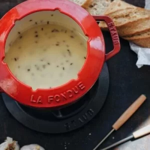 Staub Fondueset Aus Gusseisen In Kirschrot 20 Cm / 12,5 Cm / 11,6 Cm / 2,3 L 20